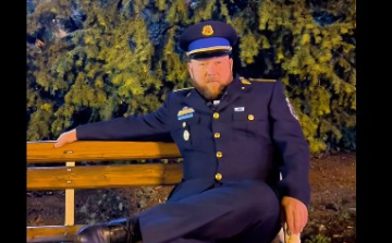 Így szavalt nőnap alkalmából a Veszprém vármegyei rendőr!
