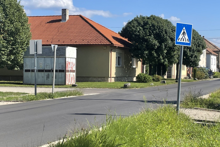 Szeptember közepén lesznek felfestve az útburkolati jelek a Dózsa György utcában