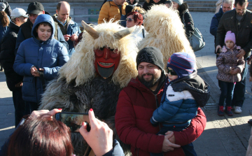 Pápán jártak a mohácsi busók