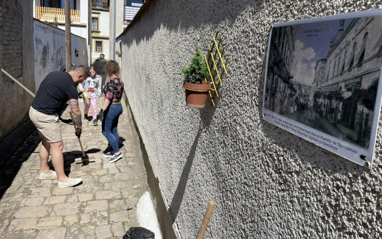 Mind a négy belvárosi közle rendbetételével végeztek a Pápai Polgárok