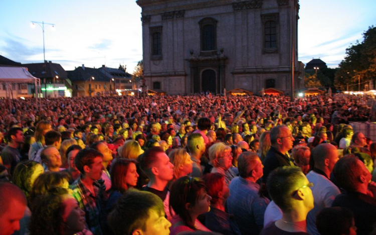 Több ezren a Fő tér próbáján