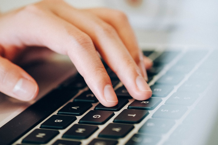 Fel kell készíteni a gyerekeket a biztonságos internetezésre a szakértők szerint