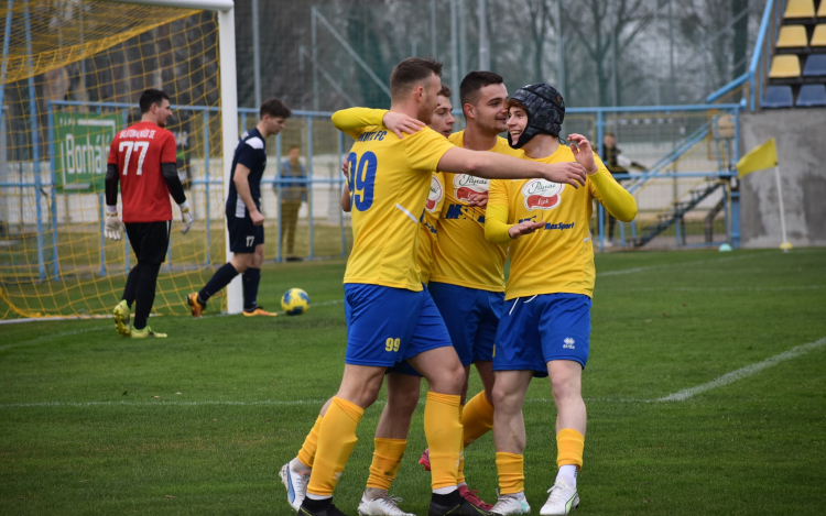 Perutz-győzelem a nyitányon!