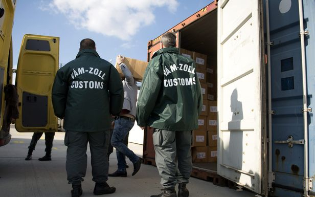 Traktorok adásvételével csaltak áfát