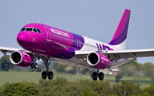 Alacsonyan szálló utasszállító Pápa felett!