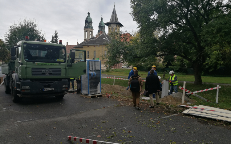 Hamarosan használható lesz az elektromos töltőállomás a várkerti parkolóban