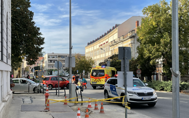 Elgázoltak egy nőt a Március 15. téren 