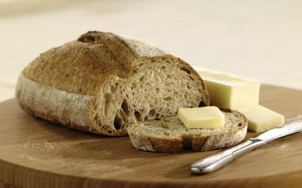 Élelmiszereket lopott egy idős embertől