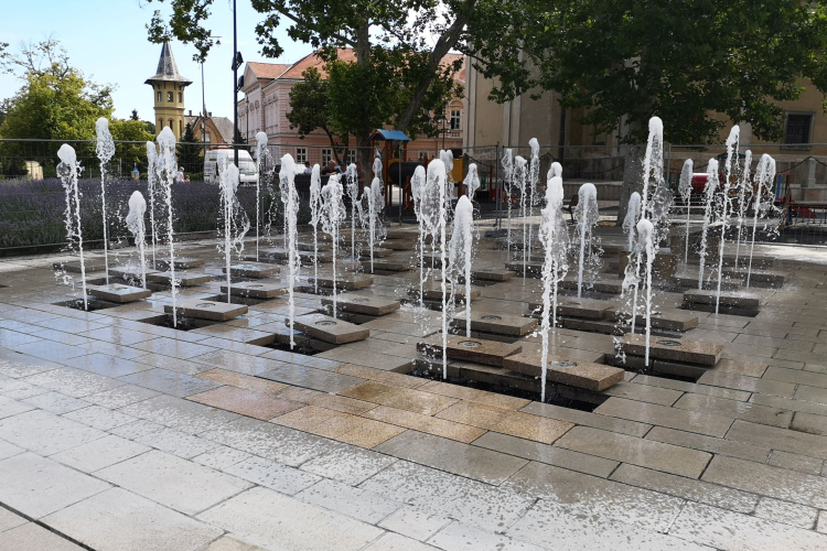 Újra működik a szökőkút a Fő téren