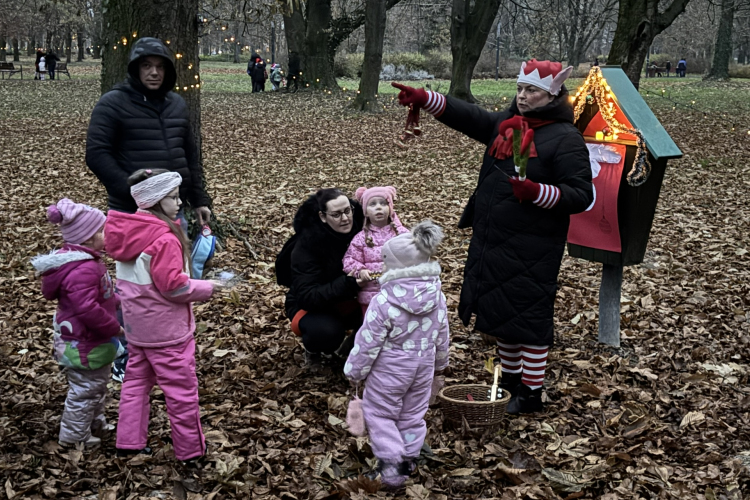 Életre keltek a manók a Várkertben – varázslatos családi est Pápán