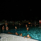 Fürdőztek az éjszakában