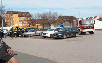 A Lidl parkolóba riasztották a tűzoltókat