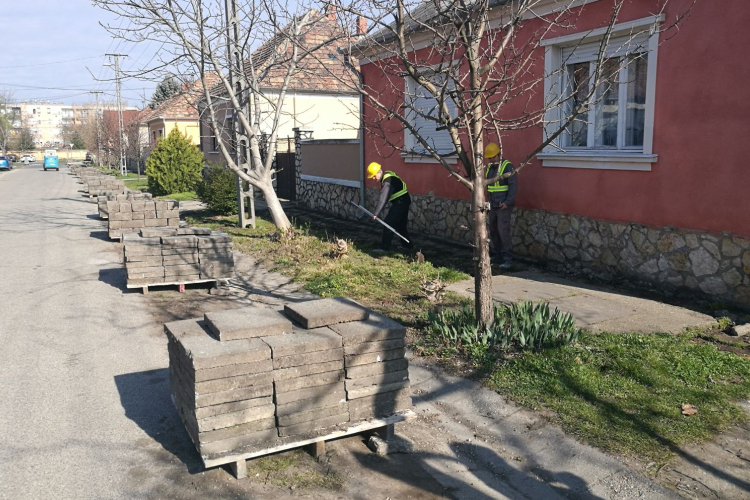 Öt utcában újul meg a járda egyidőben