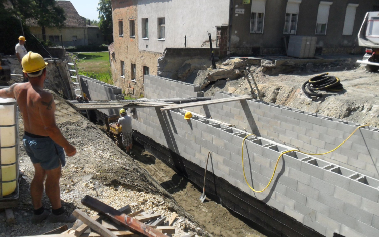 Végre! Megvan az engedély, folytatódhat a Szent István úti áteresz építése