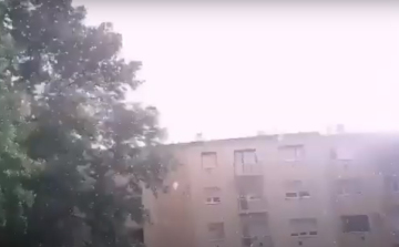 A teljes éjszakai égboltot bevilágította az olvasónk által megörökített villámlás