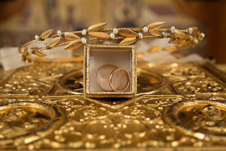 Bepillantás az arany ötvözeteinek művészetébe