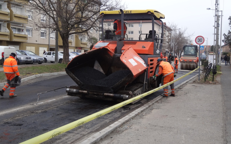 Aszfaltozzák a Korona utcát