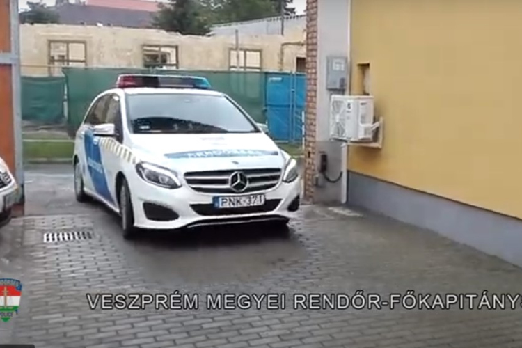 Bolti kasszából lopta a pénzt