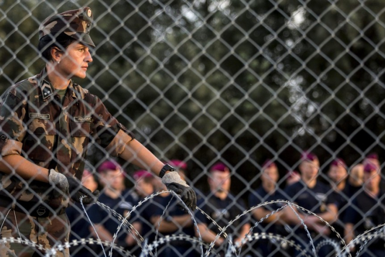 Segítse a határoknál szolgáló pápai rendőröket