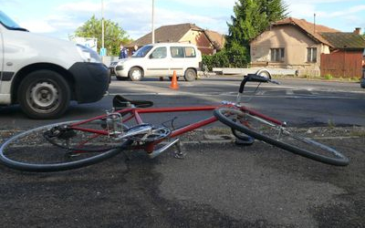 Kerékpárost ütött el az autós
