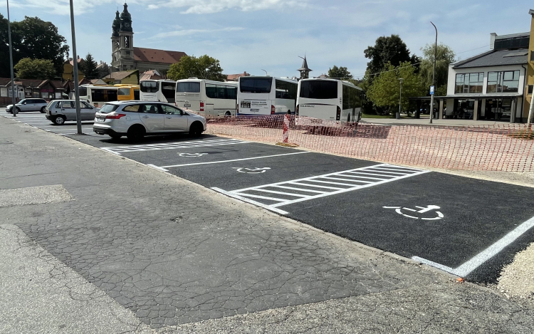 Elkészült az aszfaltozás a Piac téren