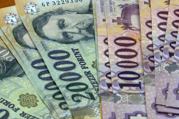 Saját nagynénjét károsította meg a pápai vádlott