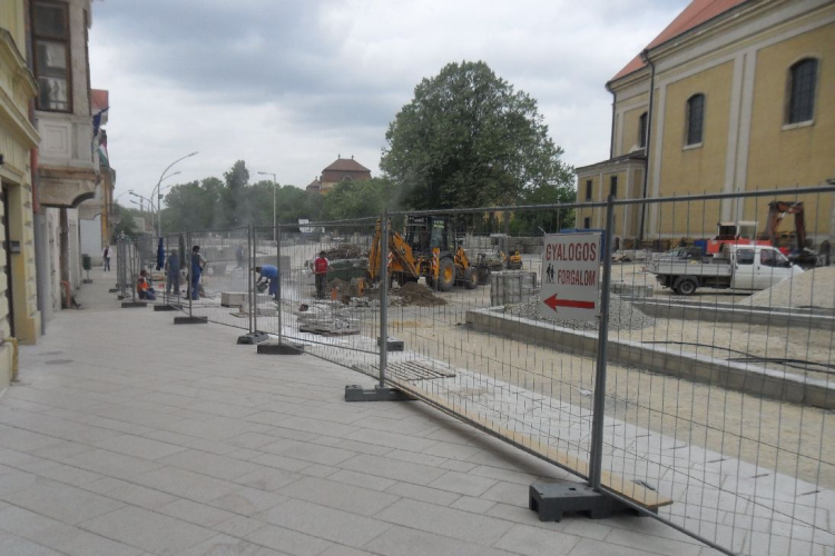 Alakul a pápai Fő tér