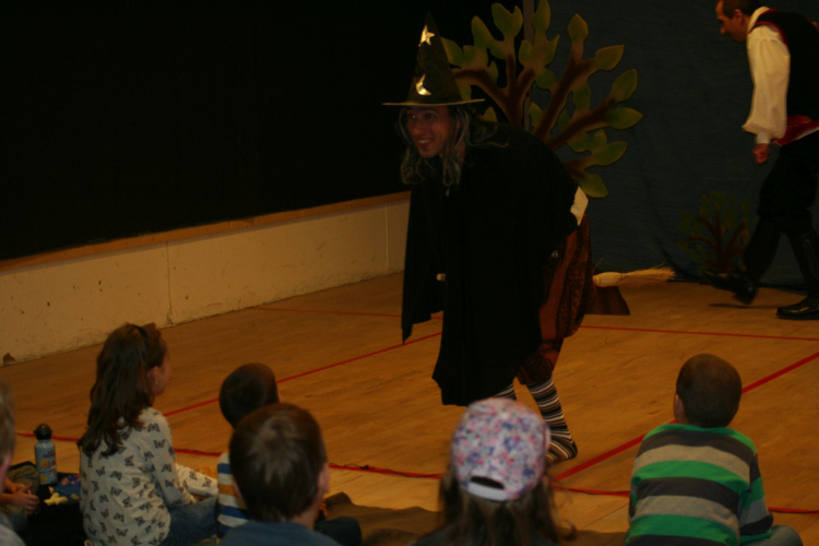 Iványi Balázs: Vándor Vitéz - Dé-Mol Színtársulat Vidám Mesejátéka