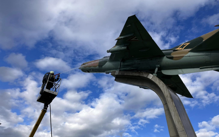 Megtisztították a MiG-21 emlékművet