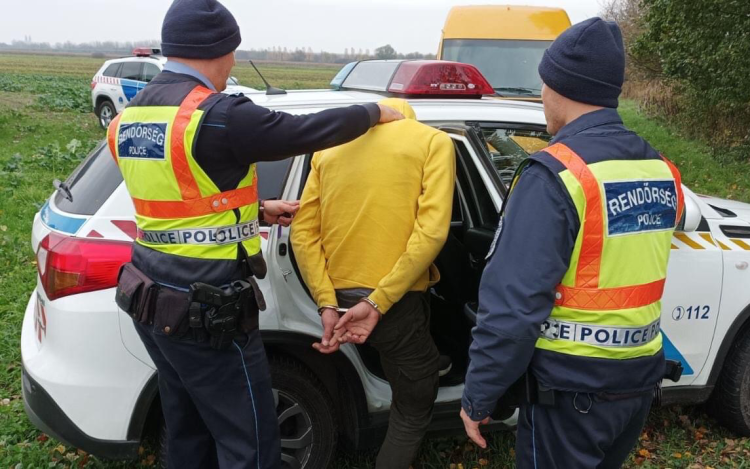 A szerb határtól szállította a migránsokat a Pápánál elfogott moldáv embercsempész