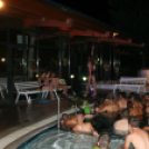 Éjszakai Fürdőzés a pápai Várkertfürdőben