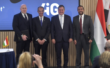 Szijjártó Péter: magyar vállalat építi az Egyiptomot Európával összekötő optikai kábelt