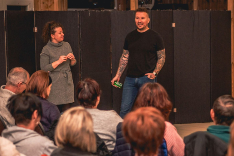 Közösségépítő (ember)kísérlet Pápán