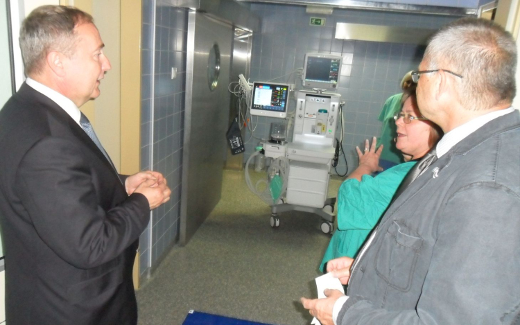 Új altatógépeket kapott a pápai kórház