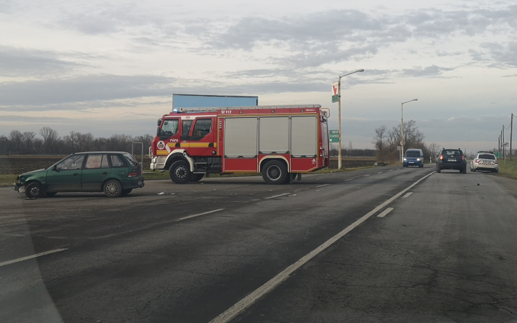 Személyautó és motorkerékpár karambolozott a Külső-Győri úton