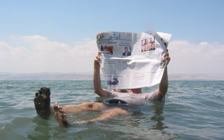 Haldoklik a Holt-tenger: évente egy métert apad háromezer fenéklyuk miatt