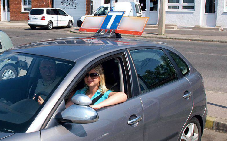 Egyre többe kerül a jogosítvány megszerzése