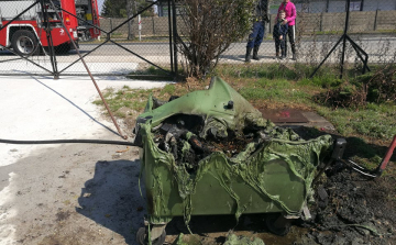 Kigyulladt egy hulladékgyűjtő edény a Kálvária temetőben
