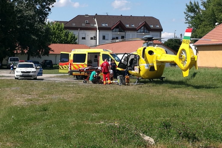 Erkélyről esett ki egy kisfiú, hozzá érkezett a mentőhelikopter
