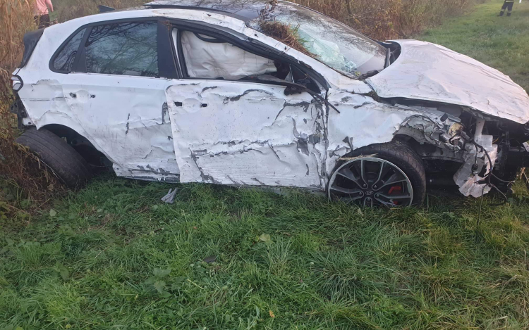 Vasárnap két autót is alaposan összetörtek a 83-ason