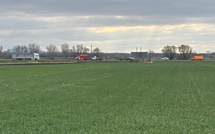 Két autó ütközött az elkerülőn, teljes az útzár