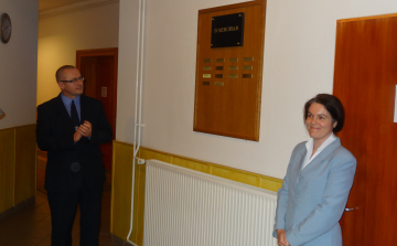 Emlékfal tiszteleg a néhai pápai helytörténészek emléke előtt