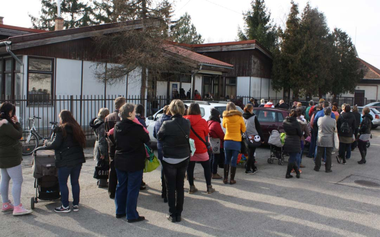 Értékes bébiétel-adományt osztottak a Teuton Lovagrend adományából