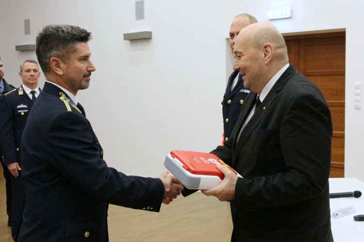 Életmentő készülékeket adományoztak!