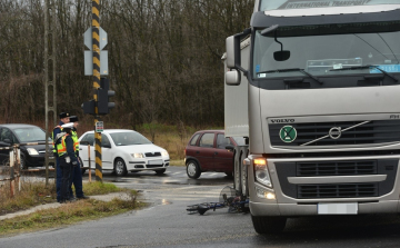 Egy kerékpárost gázoltak halálra a 83-ason