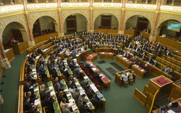 A hitelmoratórium meghosszabbításáról szavaz a parlament