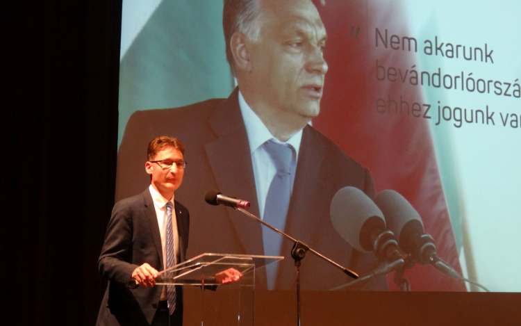 Nem akarunk bevándorlóország lenni - Lakossági fórumot tartott Pápán a Fidesz és a KDNP