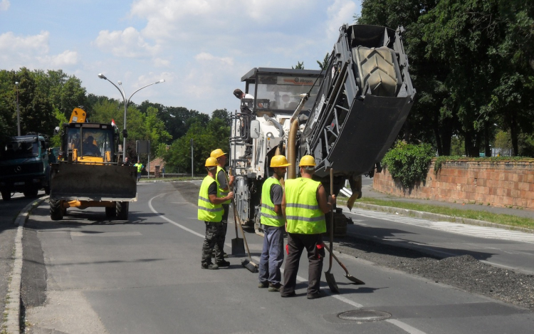 Csapadékvíz elvezetőt építenek a Szent István úton