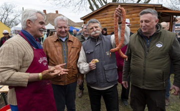 Kövér László Nemesgörzsönyben: a disznóvágás a magyar élet egyik ünnepe