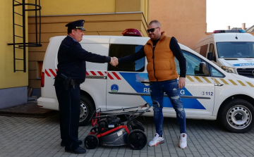 Visszaadták a pápai rendőrök a lopott fűnyírót